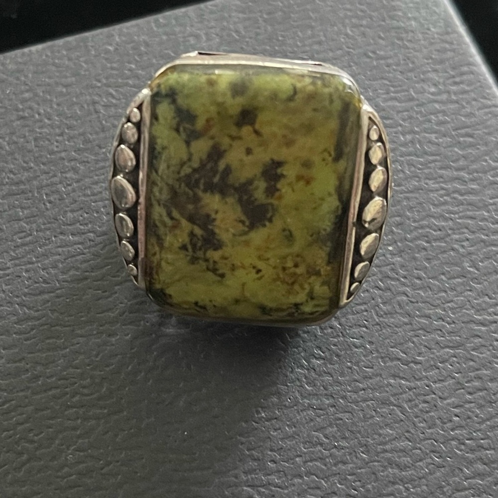 Elegant Women's Green Stone Ring
